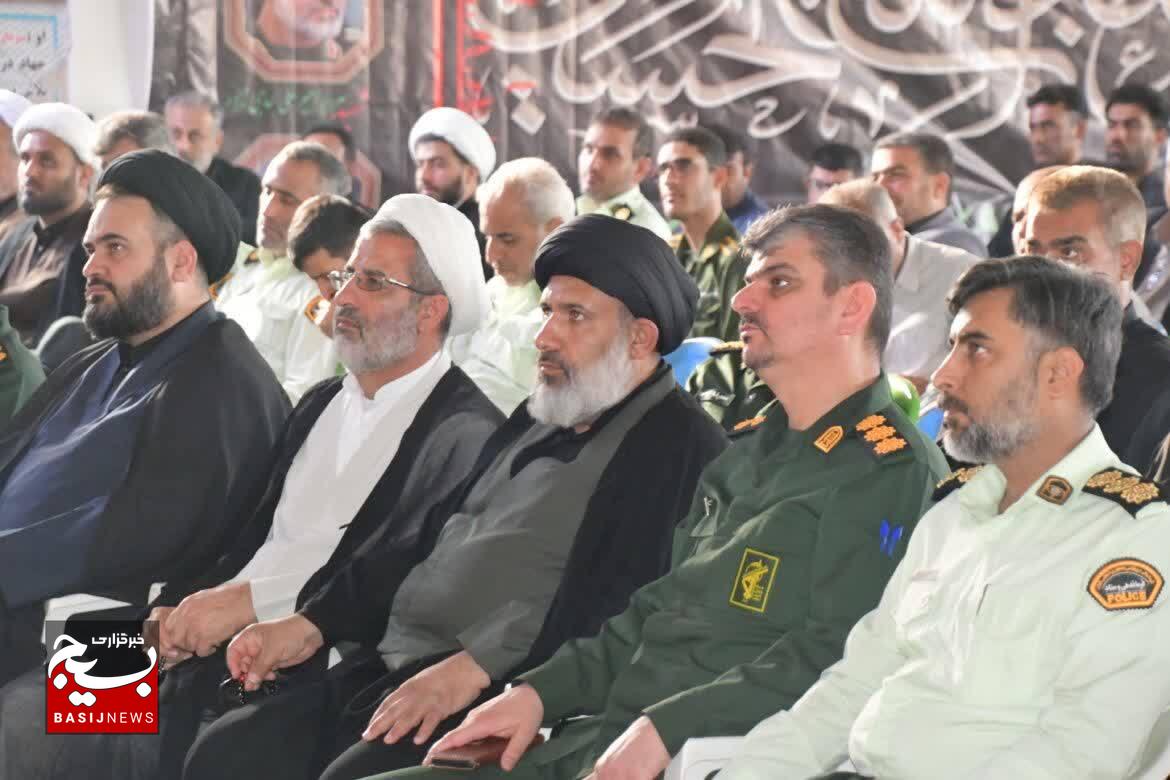 شهدا و ایثارگران، مایه استقلال، آبرو و امنیت کشور هستند