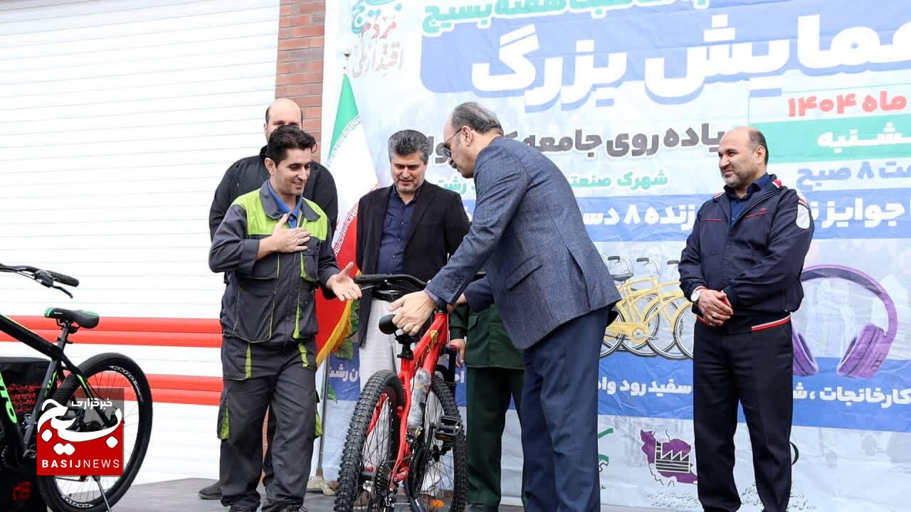کارگران با امنیت و نشاط اجتماعی جامعهای پویا میسازند کارگران با امنیت و نشاط اجتماعی جامعهای پویا میسازند