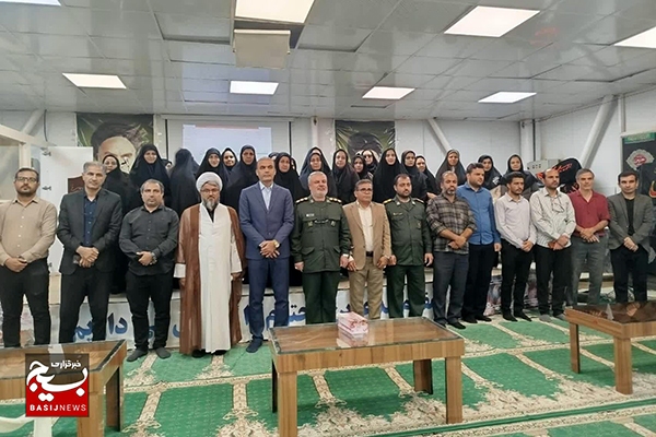 معلّمان پرچم‌داران جهاد تبیین و تربیّت نسل آینده‌اند
