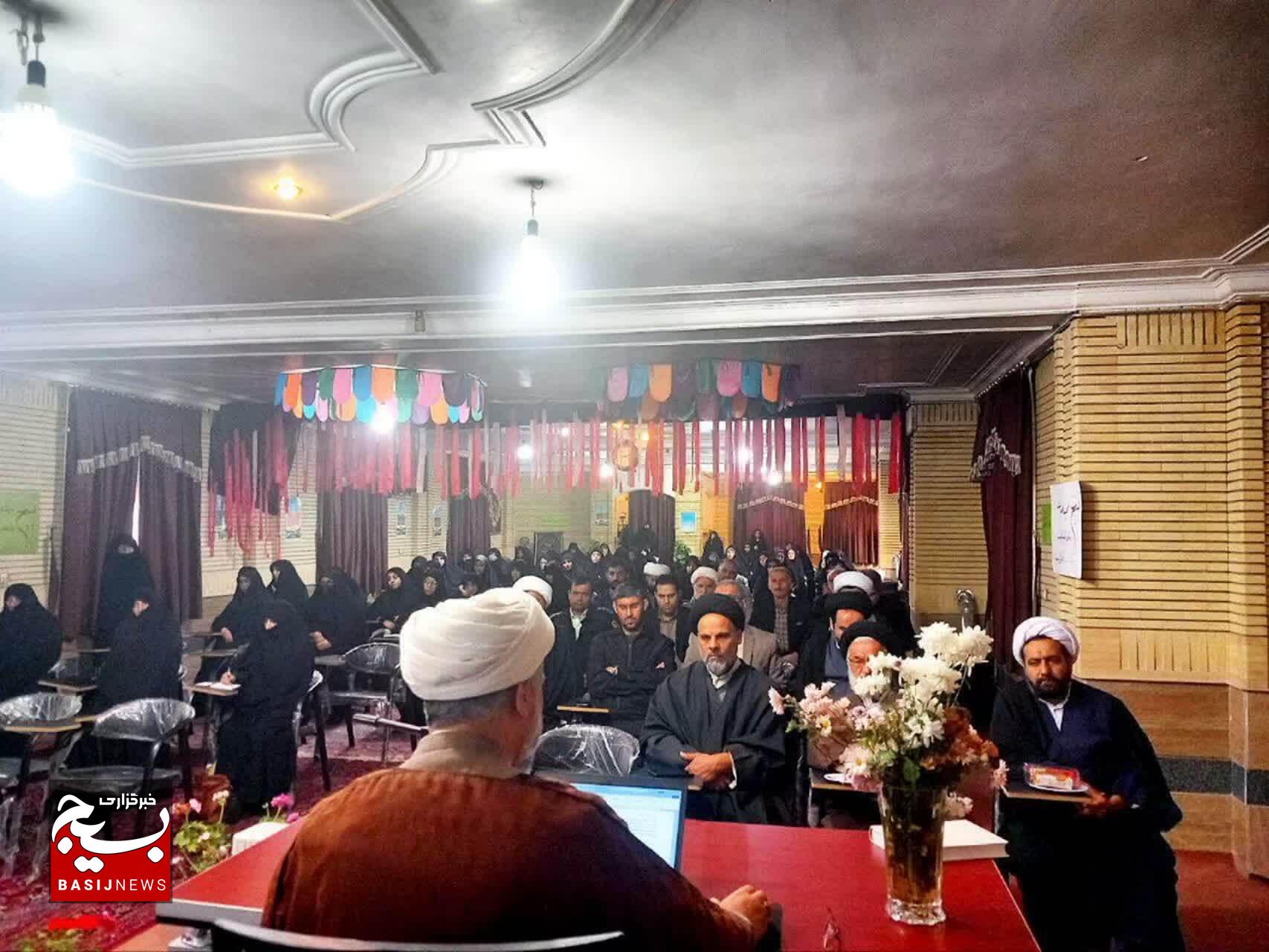 بسیج پشتوانه فکری‌اش حوزه علمیه است
