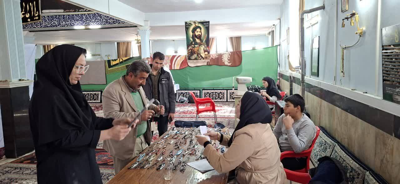 خدمات رایگان چشم‌پزشکی، مامایی و مشاوره و روانشناسی گروه جهادی در کهک 