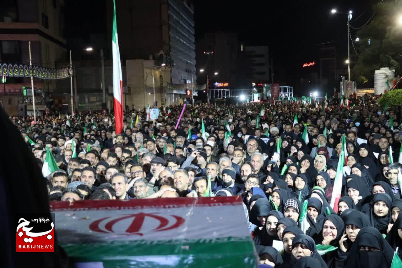 وداع باشکوه مردم کرمان با ۵ شهید در میدان کوثر
