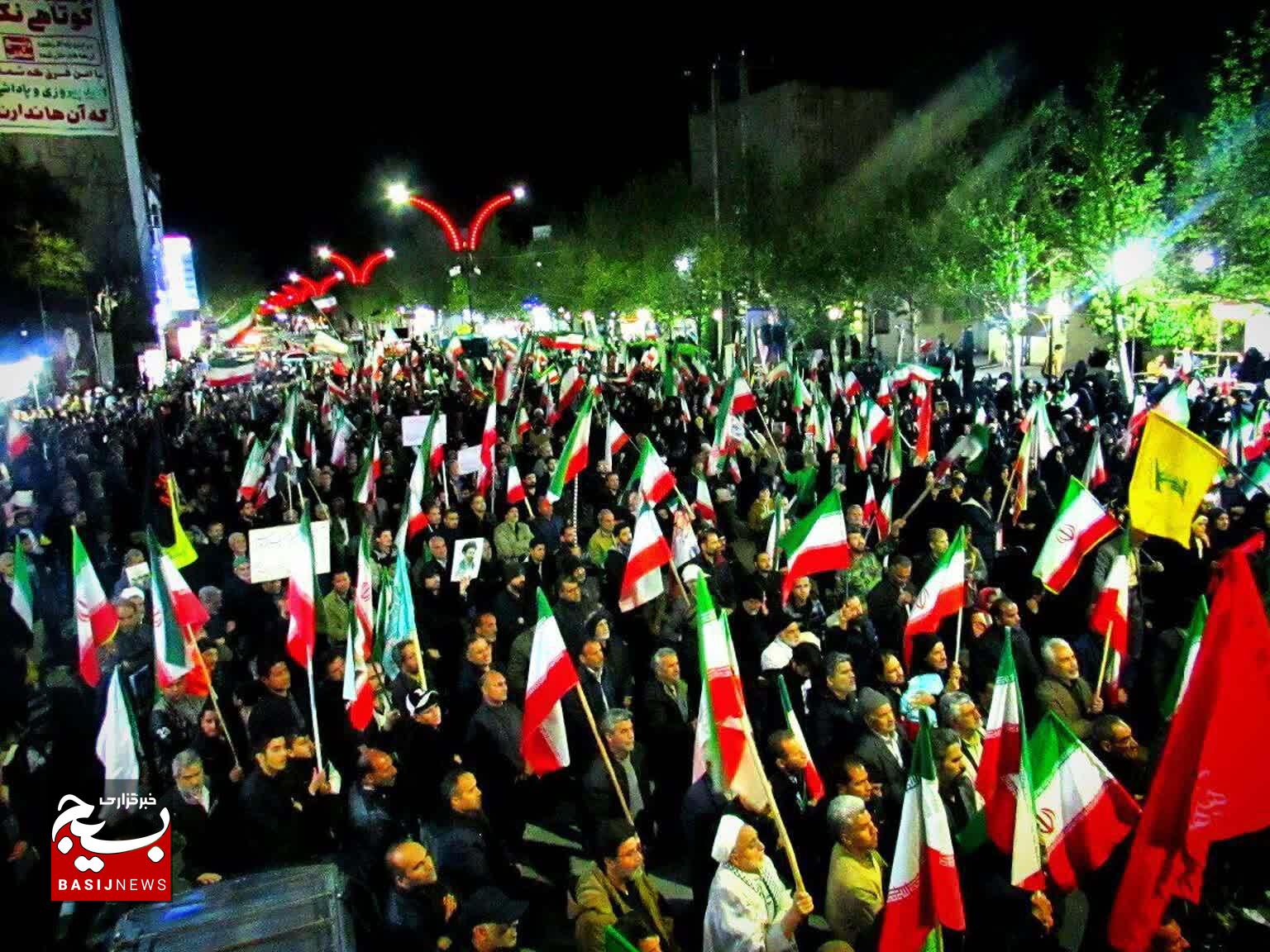 تجدید میثاق مردم کاشمربا آرمانهای انقلاب در سی و سومین شب از مقاومت تجدید میثاق مردم کاشمربا آرمانهای انقلاب در سی و سومین شب از مقاومت