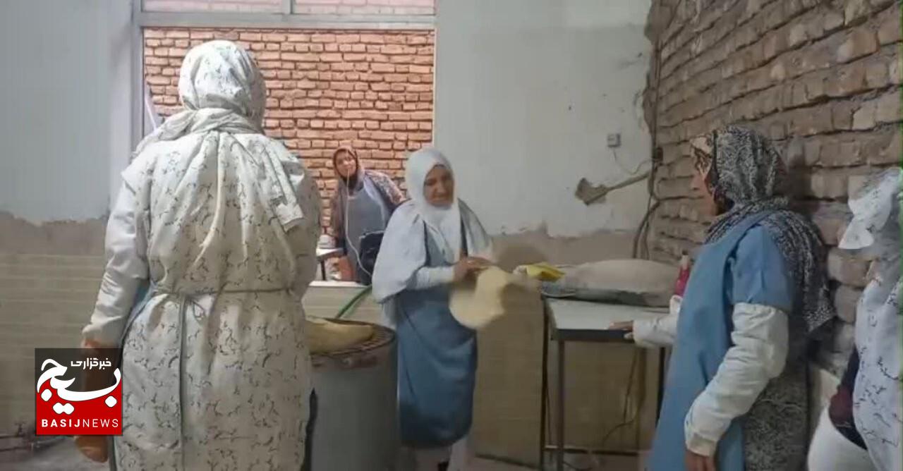 پخت بیش از ۳۵ هزار قرص نان جهت پشتیبانی از رزمندگان اسلام/ بانوان جهادگر آیسک، پشتیبان خط مقدم دفاع مقدس
