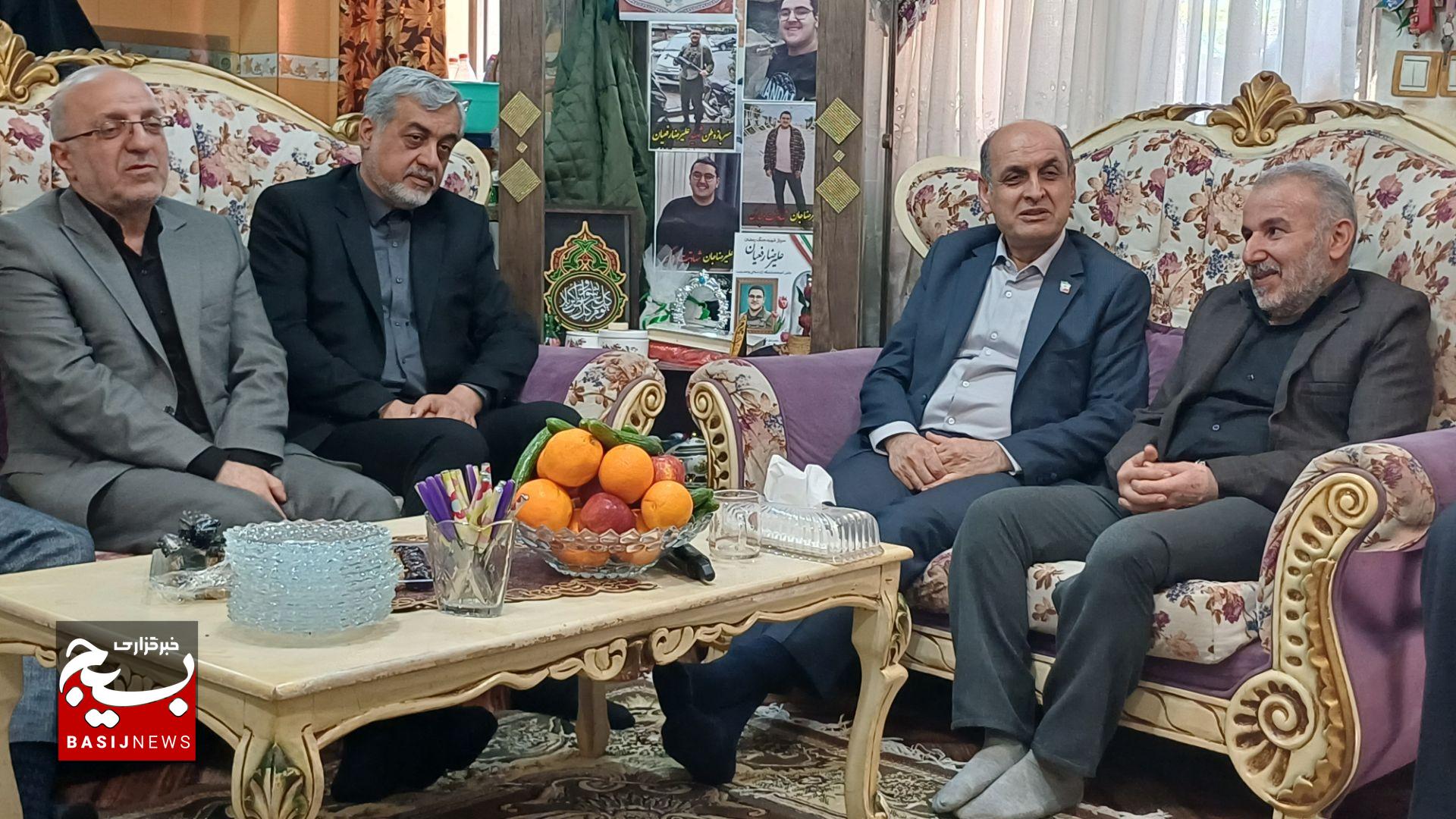 شهدا خط مقاومت را مقابل قدرت‌های نظامی شکل دادند