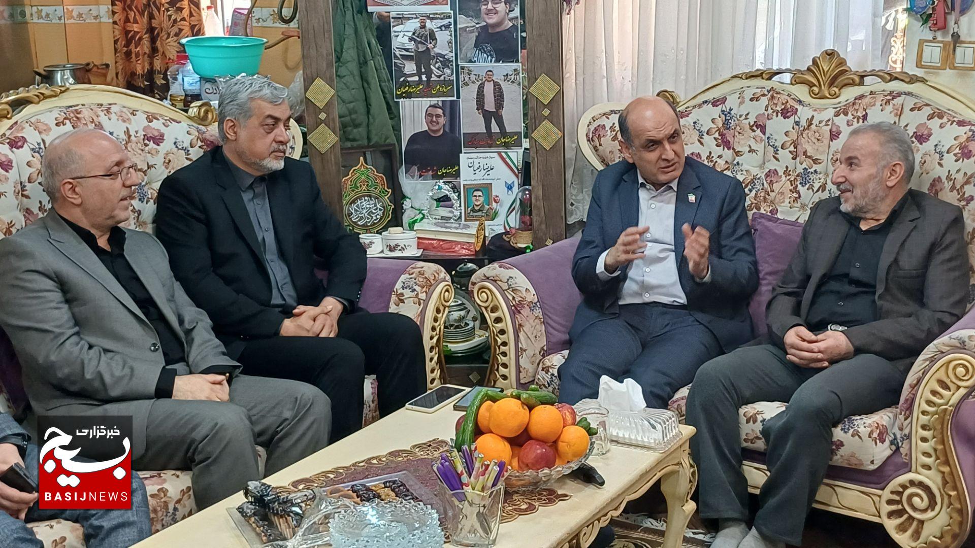 شهدا خط مقاومت را مقابل قدرت‌های نظامی شکل دادند