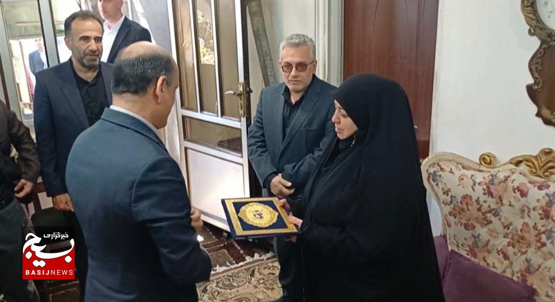 شهدا خط مقاومت را مقابل قدرت‌های نظامی شکل دادند