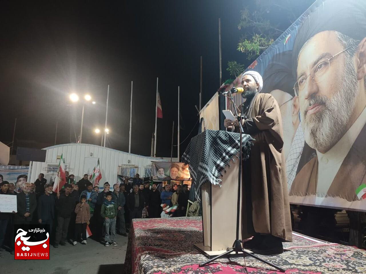 ایستادگی ملت ایران و اقتدار نیروهای مسلح جمهوری اسلامی، آمریکا را به زانو درآورد ایستادگی ملت ایران و اقتدار نیروهای مسلح جمهوری اسلامی، آمریکا را به زانو درآورد