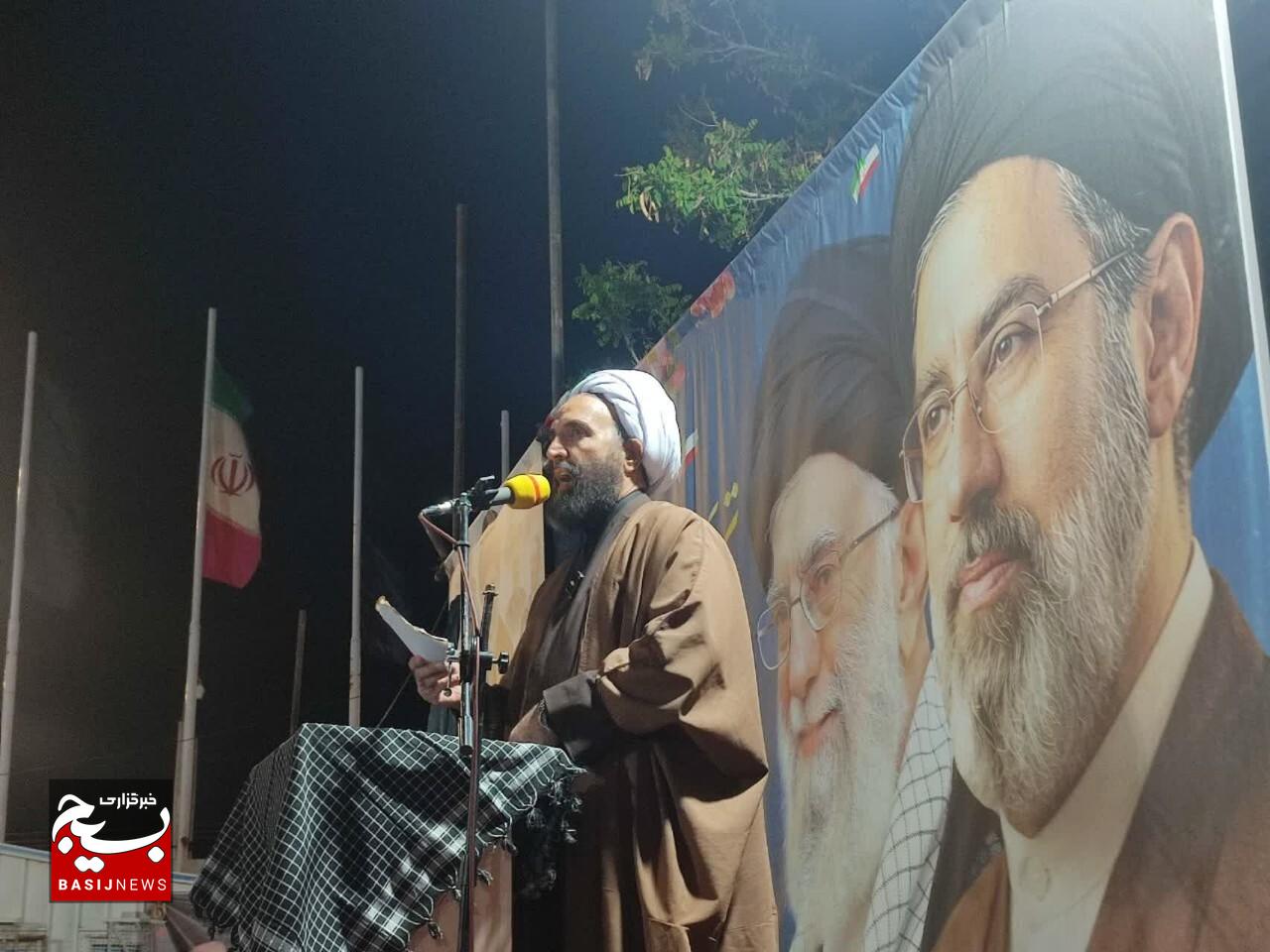 ایستادگی ملت ایران و اقتدار نیروهای مسلح جمهوری اسلامی، آمریکا را به زانو درآورد ایستادگی ملت ایران و اقتدار نیروهای مسلح جمهوری اسلامی، آمریکا را به زانو درآورد