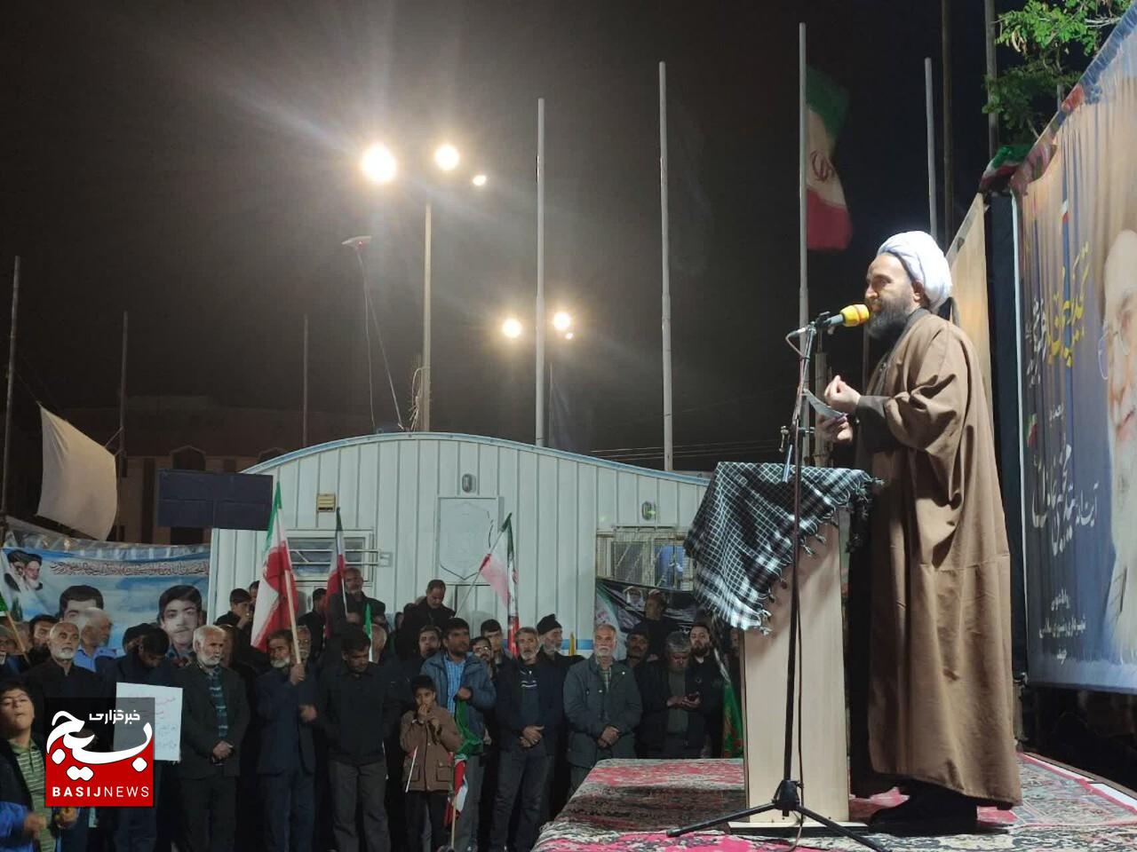 ایستادگی ملت ایران و اقتدار نیروهای مسلح جمهوری اسلامی، آمریکا را به زانو درآورد ایستادگی ملت ایران و اقتدار نیروهای مسلح جمهوری اسلامی، آمریکا را به زانو درآورد