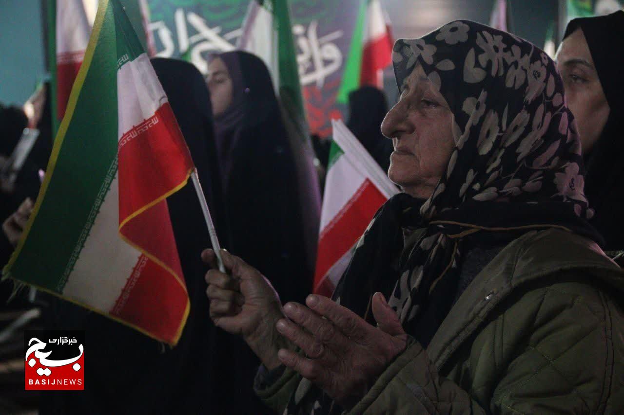 رزمندگان خیابان‌ها پرچم ایستادگی را برافراشتند