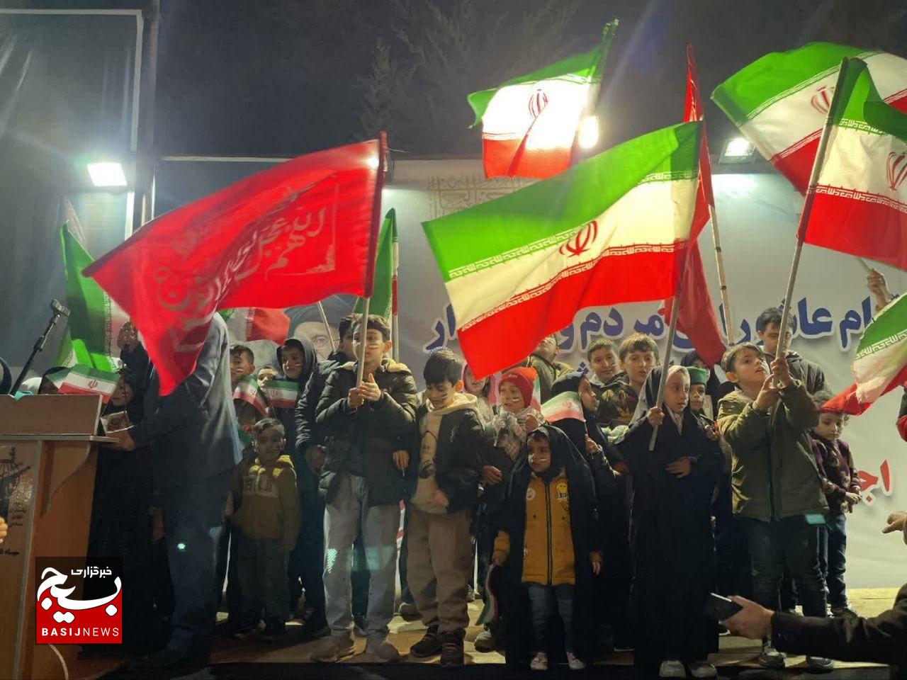 رزمندگان خیابان‌ها پرچم ایستادگی را برافراشتند