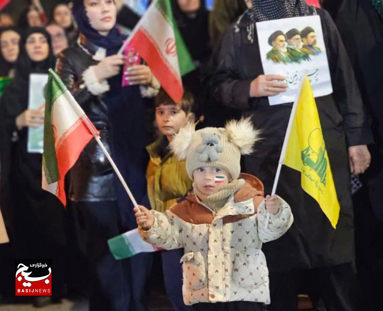 رزمندگان خیابان‌ها پرچم ایستادگی را برافراشتند