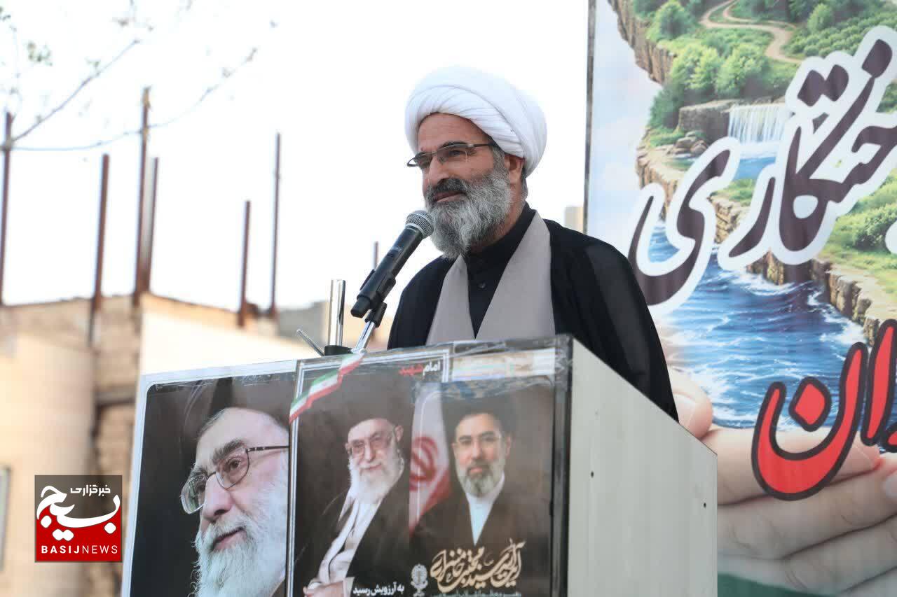 نماینده ولی‌فقیه در استان سمنان: زمینه مشارکت مردم در طرح «کمربند سبز» فراهم شود