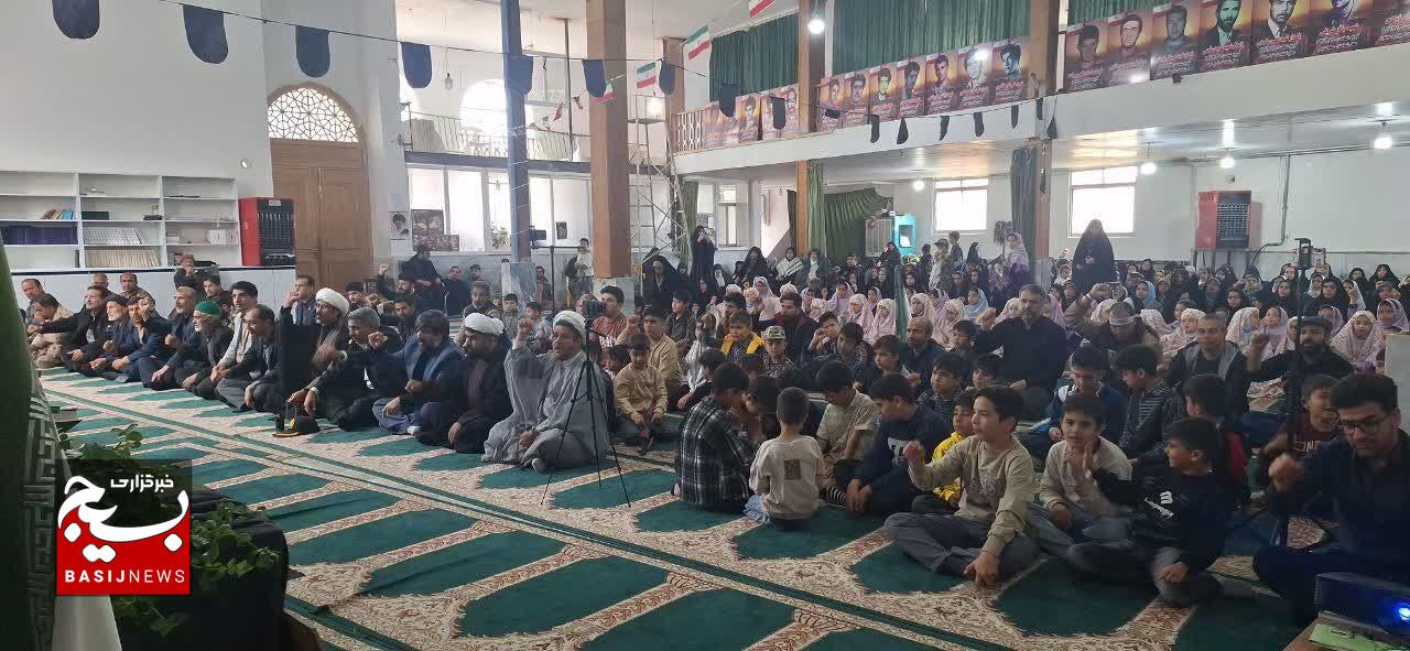 برگزاری مراسم چهلمین روز شهادت دانش آموزان مدرسه ی شجره طیبه میناب در شهر زاوین