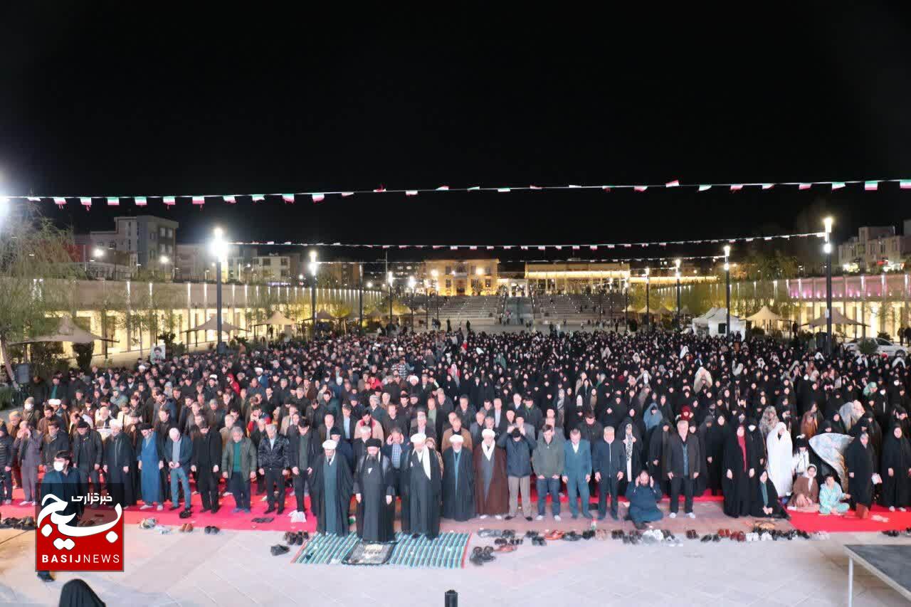 اقامه نماز استغاثه به امام زمان(عج) در زنجان برگزار شد اقامه نماز استغاثه به امام زمان(عج) در زنجان برگزار شد