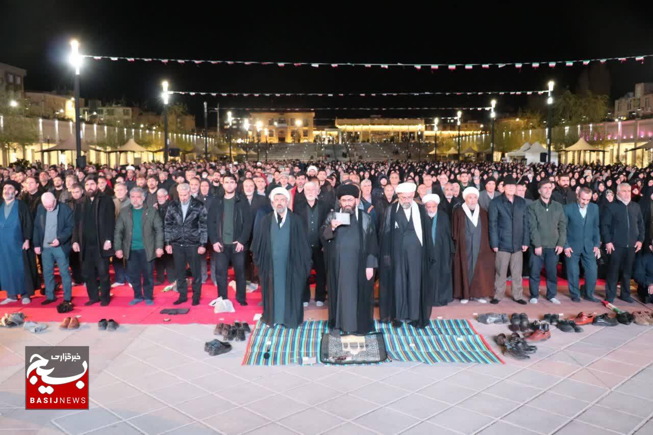 اقامه نماز استغاثه به امام زمان(عج) در زنجان برگزار شد اقامه نماز استغاثه به امام زمان(عج) در زنجان برگزار شد