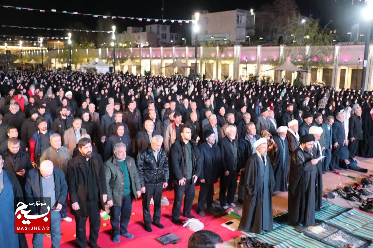 اقامه نماز استغاثه به امام زمان(عج) در زنجان برگزار شد اقامه نماز استغاثه به امام زمان(عج) در زنجان برگزار شد