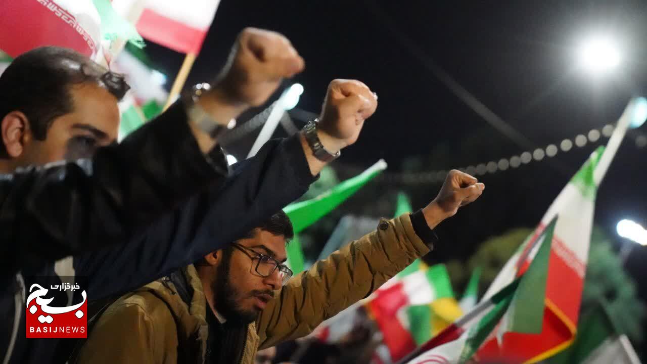 روایتی از چهل‌ویکمین حماسه خیابانی کرمانی‌ها/ استغاثه به امام زمان(عج) در میدان کوثر