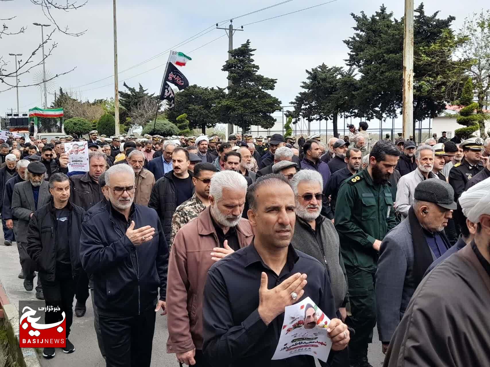 پیکر شهید«ناخداسوم سید مجید فاطمی پور»در بندرانزلی آرام گرفت پیکر شهید«ناخداسوم سید مجید فاطمی پور»در بندرانزلی آرام گرفت