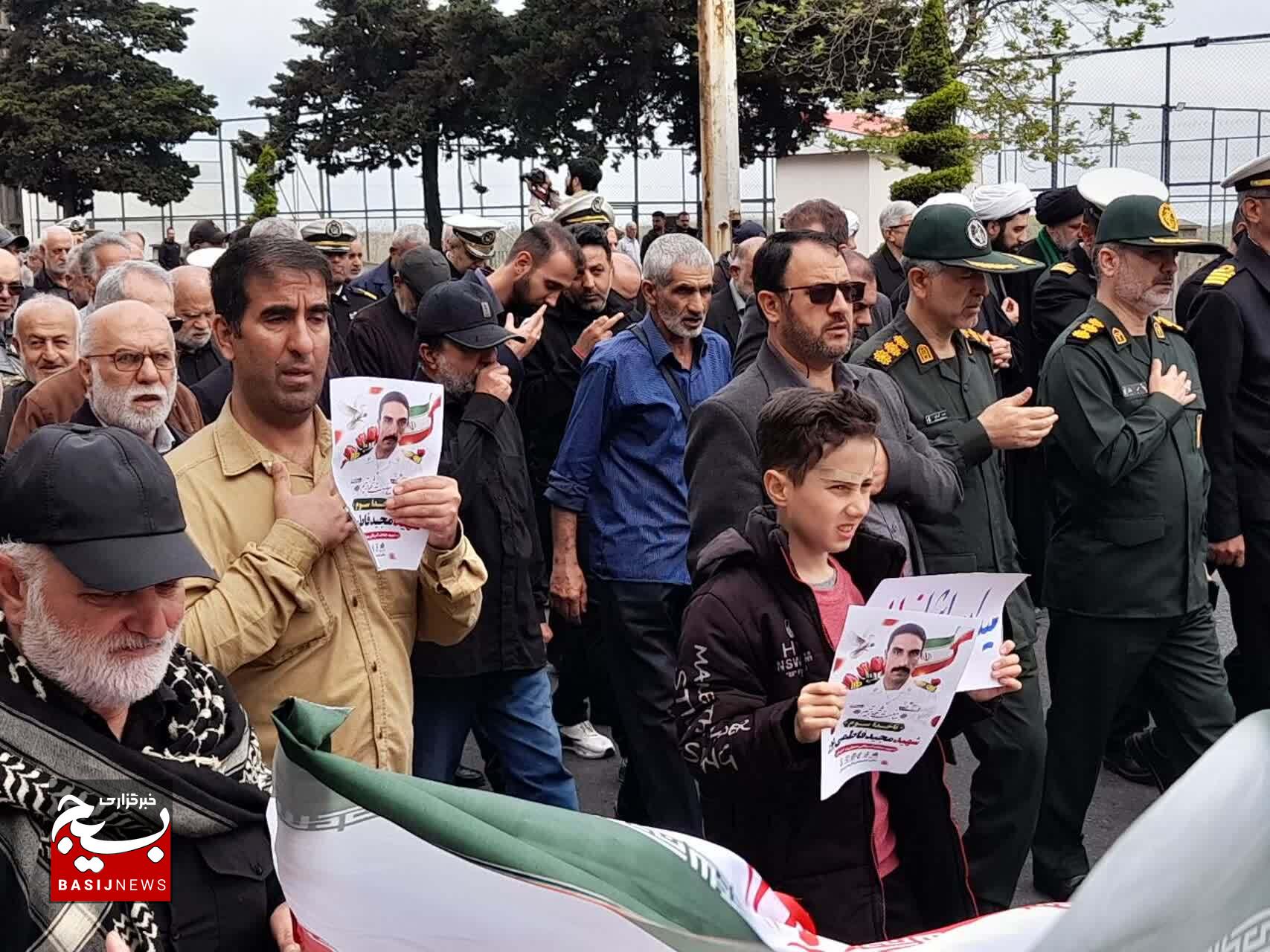پیکر شهید«ناخداسوم سید مجید فاطمی پور»در بندرانزلی آرام گرفت پیکر شهید«ناخداسوم سید مجید فاطمی پور»در بندرانزلی آرام گرفت