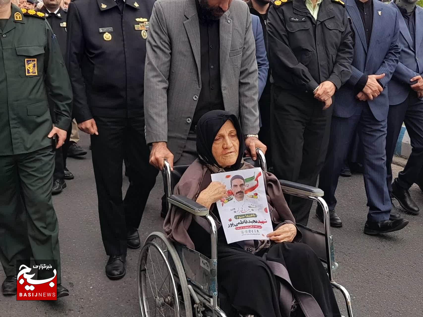 پیکر شهید«ناخداسوم سید مجید فاطمی پور»در بندرانزلی آرام گرفت پیکر شهید«ناخداسوم سید مجید فاطمی پور»در بندرانزلی آرام گرفت
