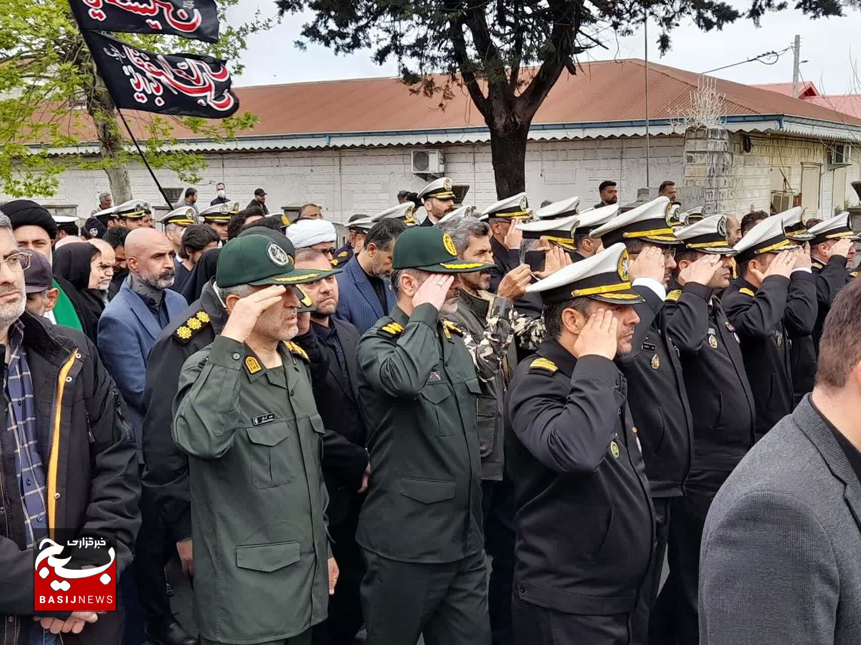 پیکر شهید«ناخداسوم سید مجید فاطمی پور»در بندرانزلی آرام گرفت پیکر شهید«ناخداسوم سید مجید فاطمی پور»در بندرانزلی آرام گرفت