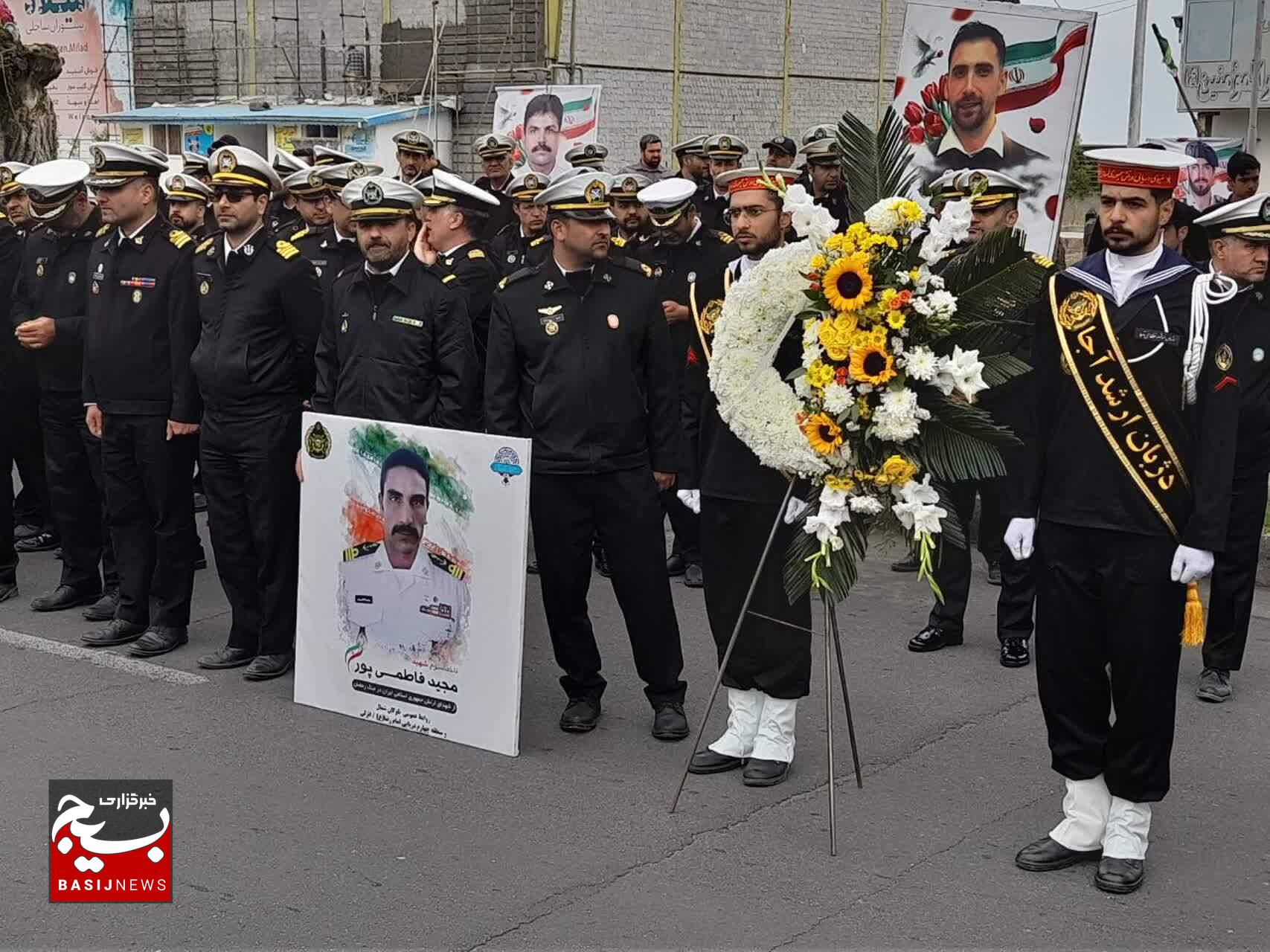 پیکر شهید«ناخداسوم سید مجید فاطمی پور»در بندرانزلی آرام گرفت پیکر شهید«ناخداسوم سید مجید فاطمی پور»در بندرانزلی آرام گرفت