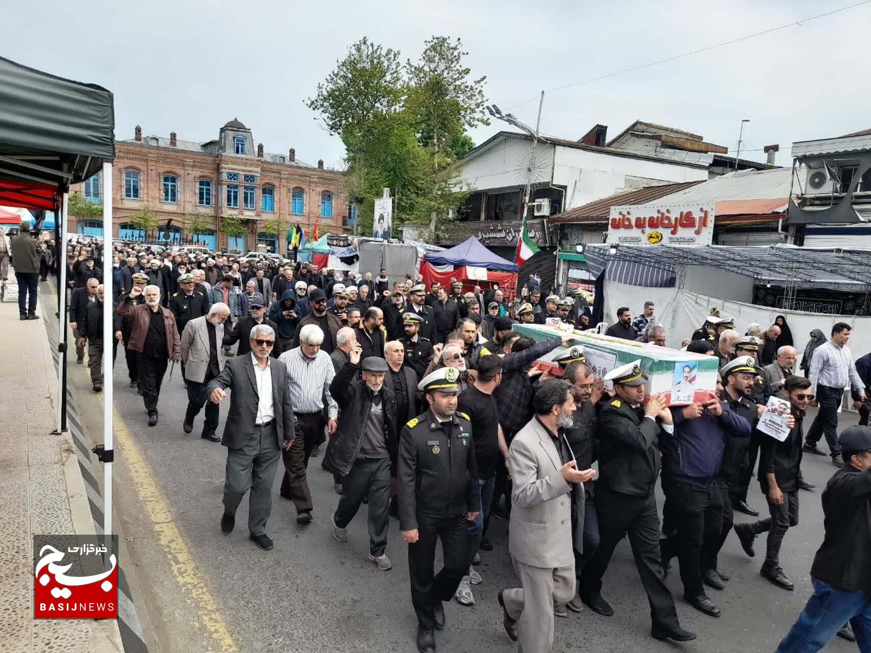 پیکر شهید«ناخداسوم سید مجید فاطمی پور»در بندرانزلی آرام گرفت پیکر شهید«ناخداسوم سید مجید فاطمی پور»در بندرانزلی آرام گرفت