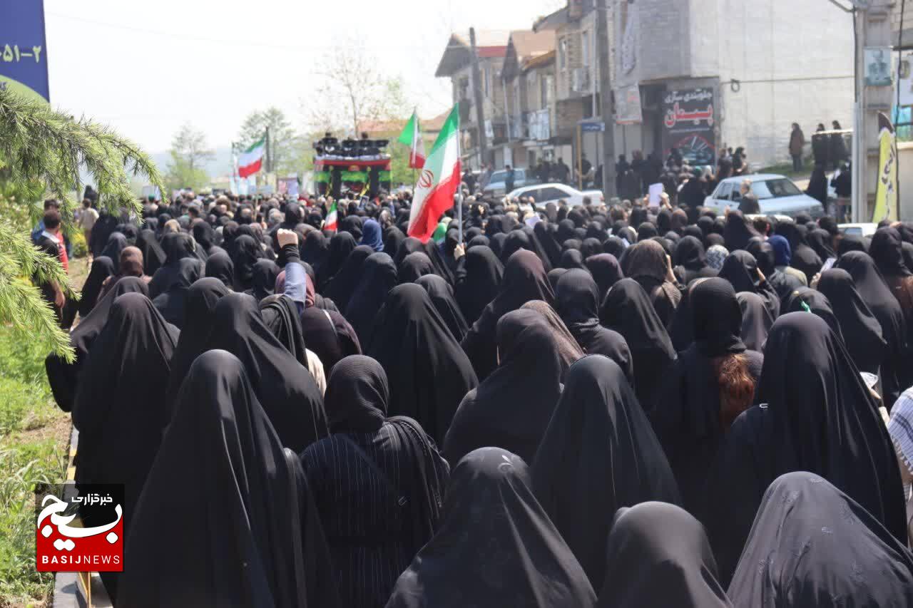 پیکر مطهر «شهید بسیجی مدافع وطن مجتبی کوزه گر اطاقوری» در اطاقور لنگرود آرام گرفت