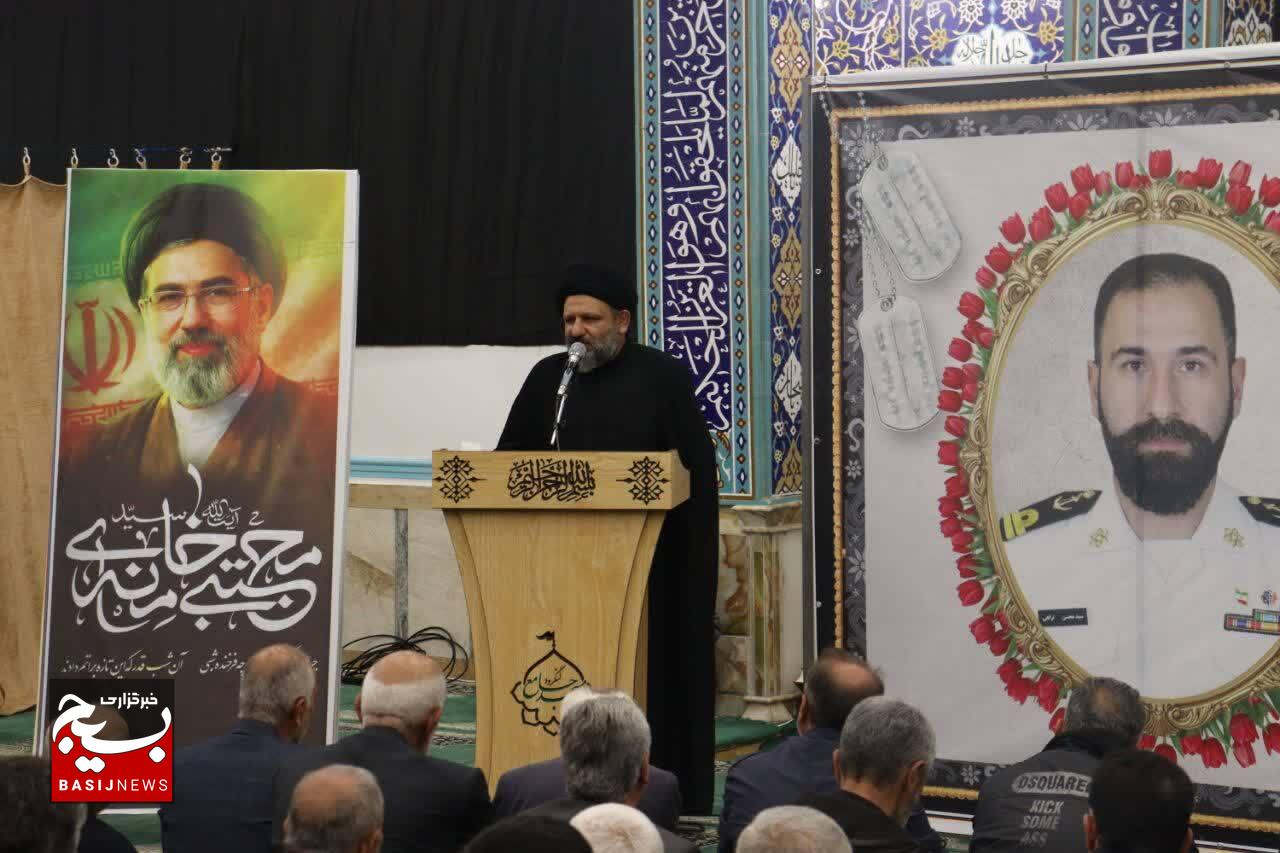 صلابت در برابر دشمن شرط موفقیت در جنگ و مذاکره است صلابت در برابر دشمن شرط موفقیت در جنگ و مذاکره است