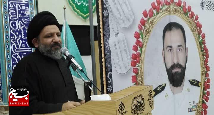 صلابت در برابر دشمن شرط موفقیت در جنگ و مذاکره است صلابت در برابر دشمن شرط موفقیت در جنگ و مذاکره است