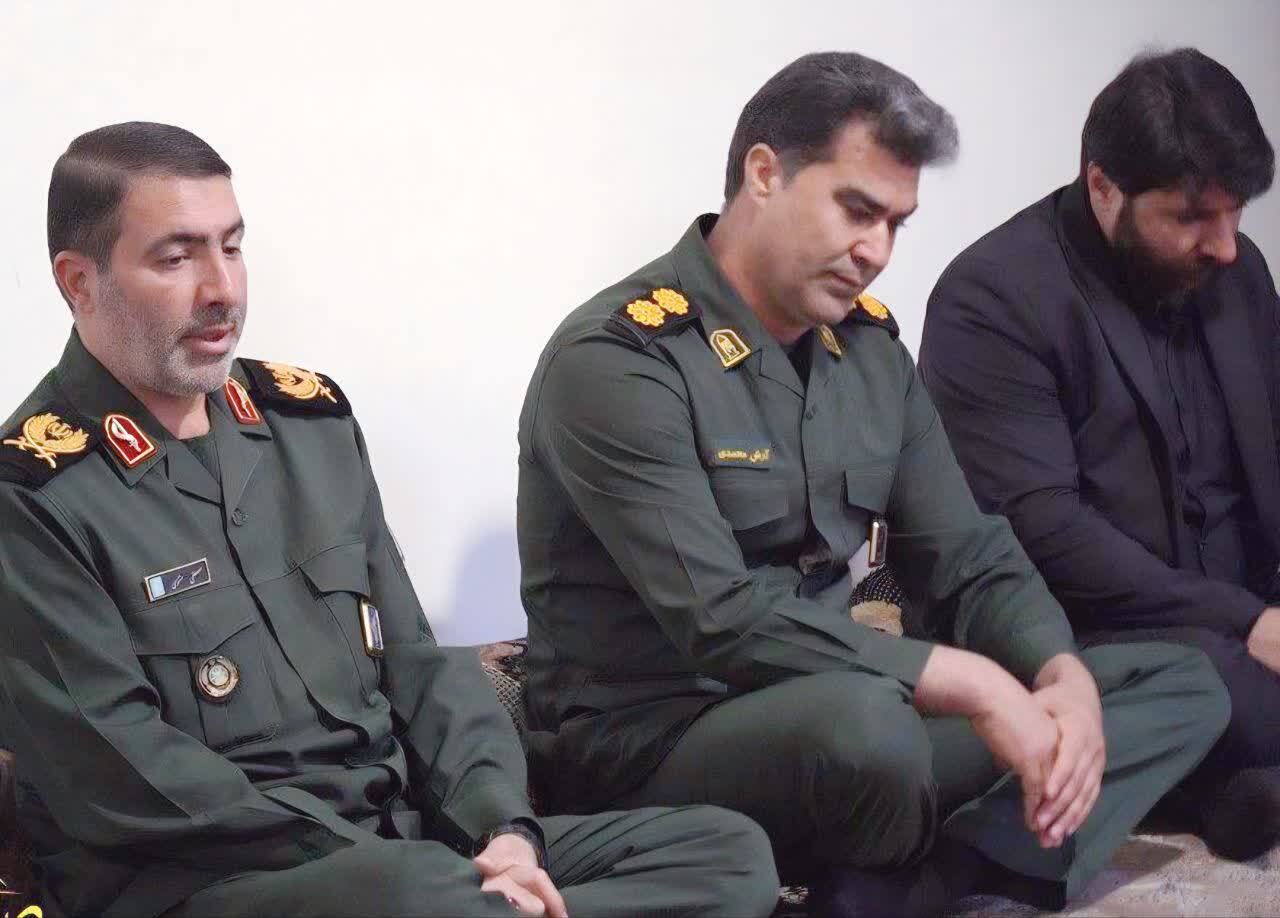 دیدار فرمانده سپاه فتح با خانواده شهیدورزشکار دیدار فرمانده سپاه فتح با خانواده شهیدورزشکار