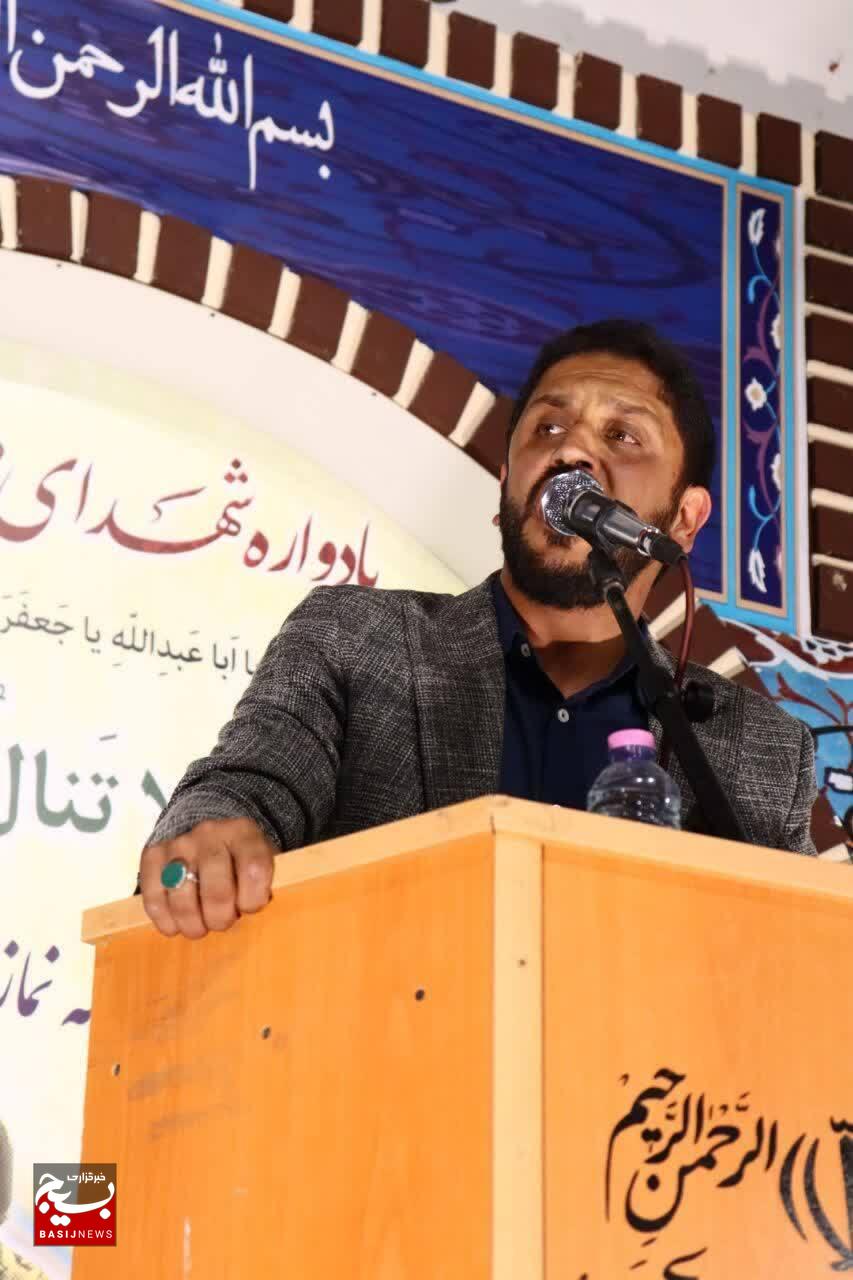 مراسم بیست‌ونهمین یادواره ۲۴ شهید منطقه لطف‌آباد شهرستان انار برگزار شد