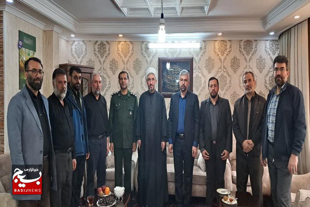 دیدار مسئولین سپاه انصارالحسین(ع) و مدیرکل دامپزشکی استان همدان با خانواده شهیدان محمدی +تصاویر