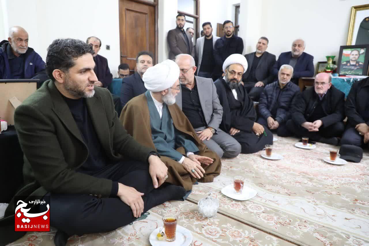 دیدار نماینده ولی فقیه در گیلان و فرمانده سپاه قدس گیلان با خانواده سردار شهید کمیل مطیعدوست در کومله لنگرود دیدار نماینده ولی فقیه در گیلان و فرمانده سپاه قدس گیلان با خانواده سردار شهید کمیل مطیعدوست در کومله لنگرود