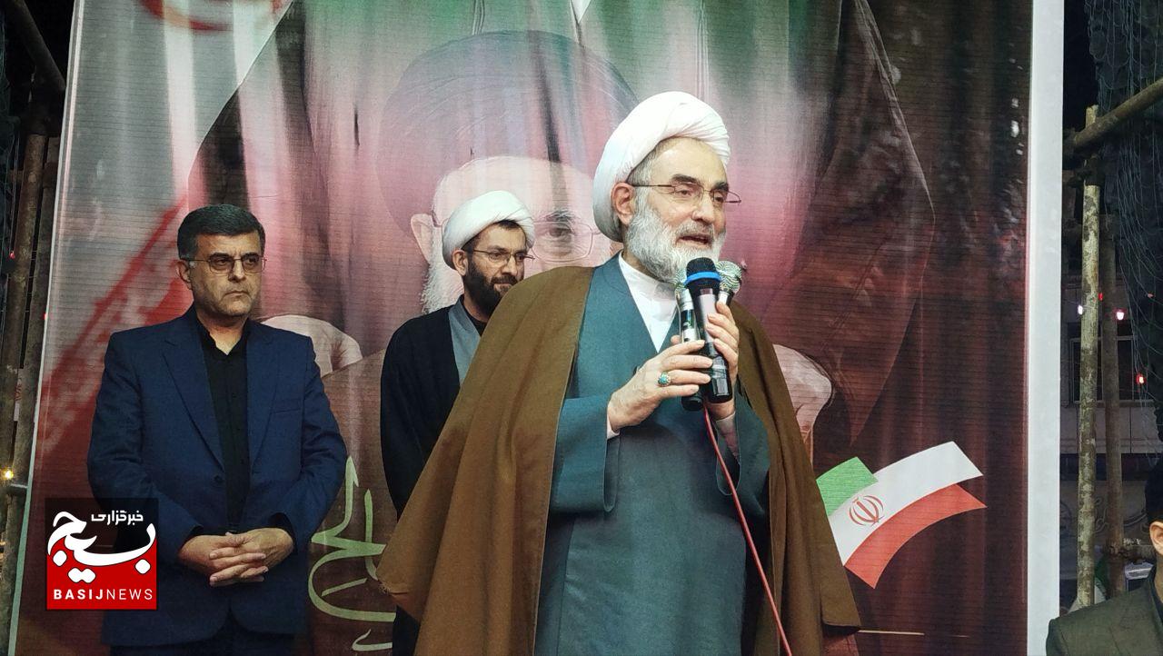قدرت پوشالی آمریکا فرو ریخته و ایران امروز در اوج اقتدار ایستاده است
