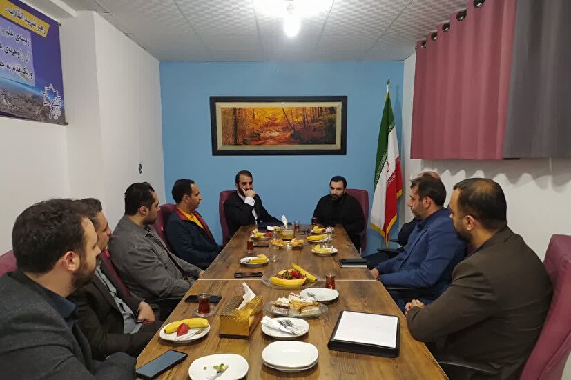 نشست مسئولان علمی، پژوهشی و فناوری گیلان با مدیرعامل هلدینگ پیشگامان و مدیر طرح‌های باقرالعلوم (ع)