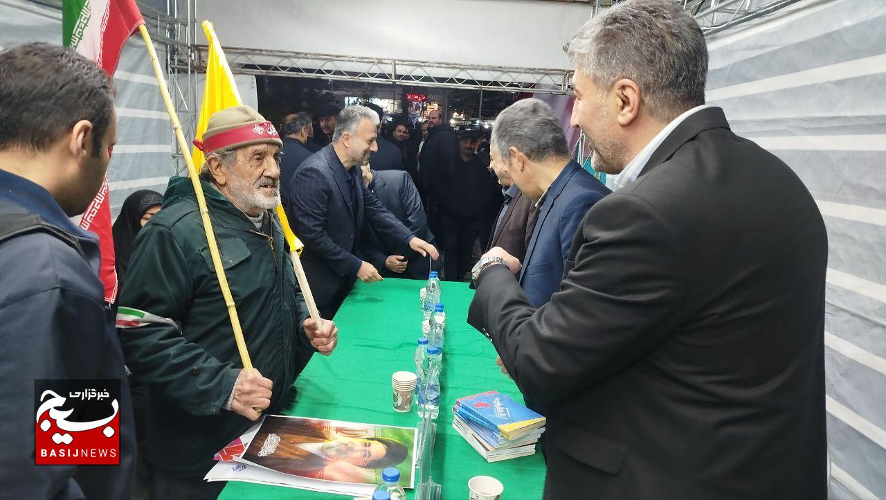همزمانی حضور مردم در صحنه و مدیران در میدان، تداوم خدمت را هدفمندتر میکند همزمانی حضور مردم در صحنه و مدیران در میدان، تداوم خدمت را هدفمندتر میکند