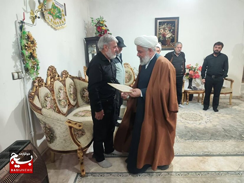 دیدار مسئول نمایندگی ولی‌فقیه در سپاه استان البرز، با دو خانواده شهید جنگ رمضان شهرستان نظرآباد