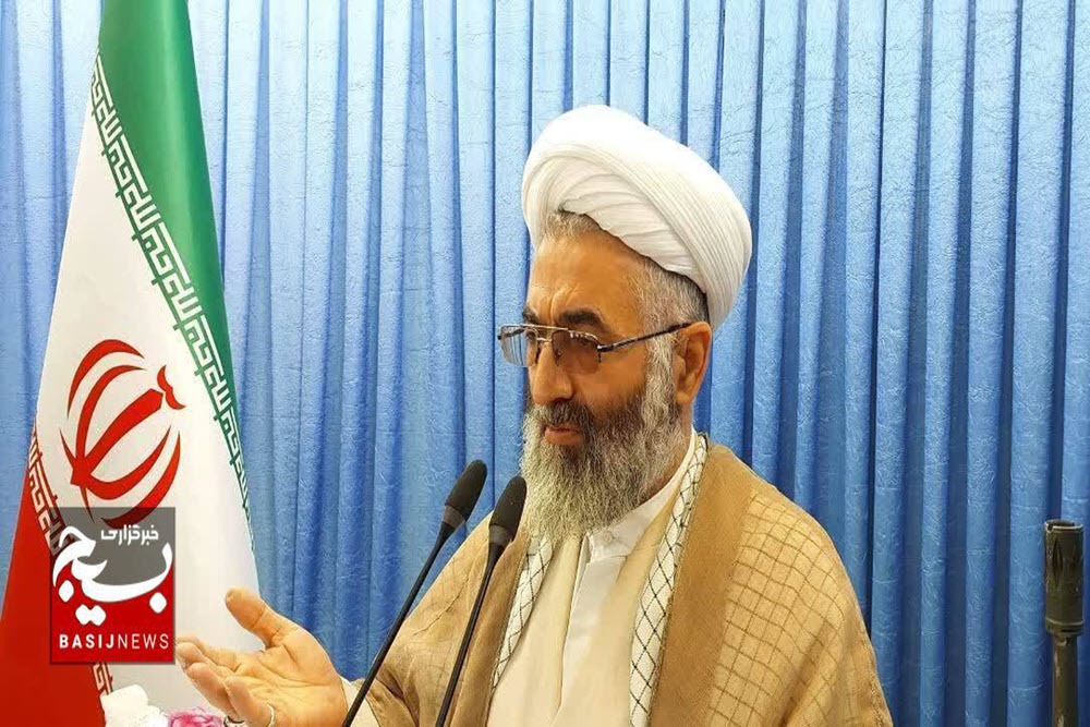 سرچشمه همه کرامت‌ها در عالم، خداوند متعال است