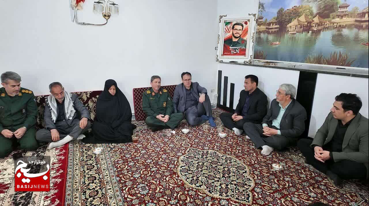 دیدار فرمانده سپاه استان اردبیل با خانواده شهید جنگ رمضان در پارسآباد دیدار فرمانده سپاه استان اردبیل با خانواده شهید جنگ رمضان در پارسآباد