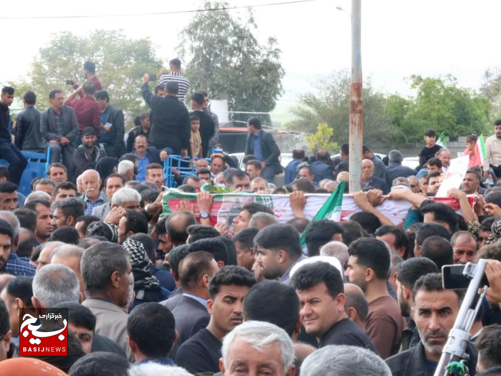 پرواز آخر بر شانه‌ های مردم؛ بدرقه تاریخی شهید خلبان جابر طاهریان در شهرستان باغملک
