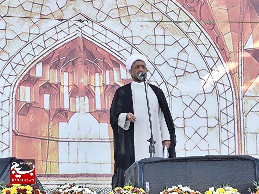 ملت ایران در اوج بصیرت، شکست‌ناپذیر در کنار رهبر انقلاب ایستاده است