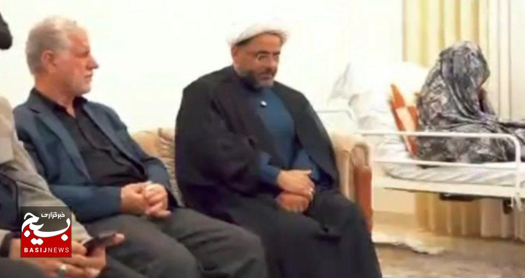 دیدار خانواده سردار شهید نائینی با خانواده شهید اسماعیل فرجودی در رشت دیدار خانواده سردار شهید نائینی با خانواده شهید اسماعیل فرجودی در رشت
