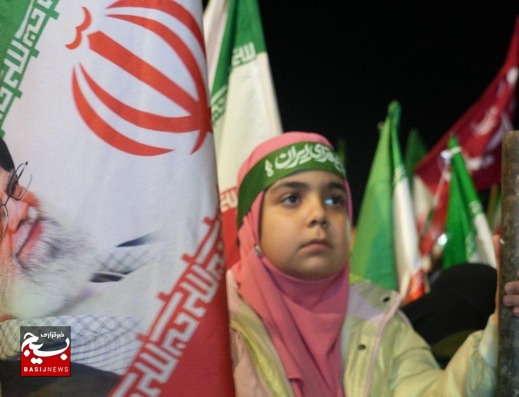 خیابان، تصویر تمام‌قد یک ملت