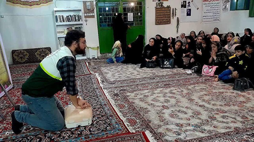 استمرار برگزاری دوره‌های خود امدادی و دگر امدادی در محله‌های مختلف به همت بسیج جامعه پزشکی کرمانشاه