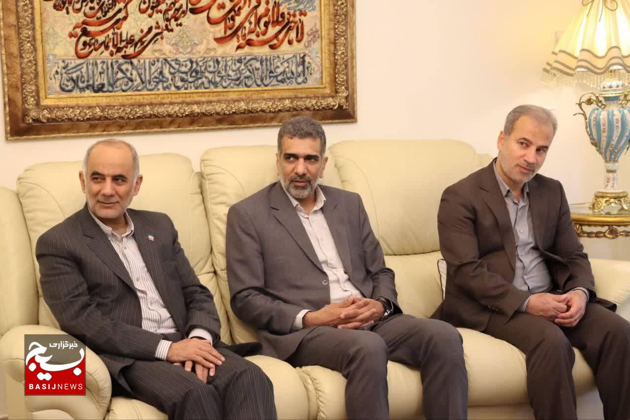 دیدار مسئول سازمان بسیج جامعه پزشکی با پرستار فداکار بیمارستان حضرت خاتم الانبیاء(ص)