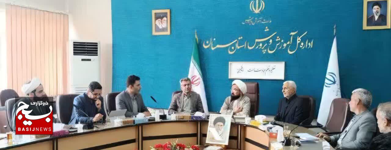 تدوین نقشه راه هفتمین اجلاس استانی نماز دانش‌آموزی در استان سمنان