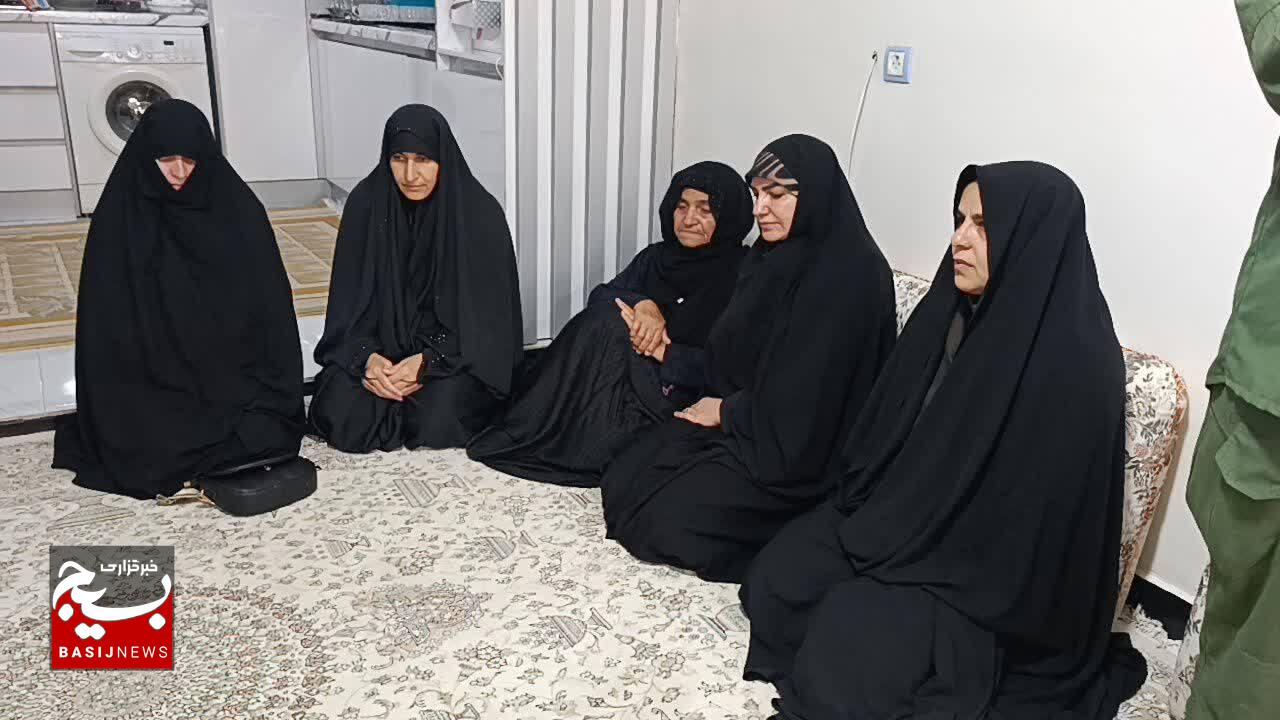 دیدار مسئولان استانی و شهرستانی با خانواده شهید «پرویز ضرونی» در کوهدشت